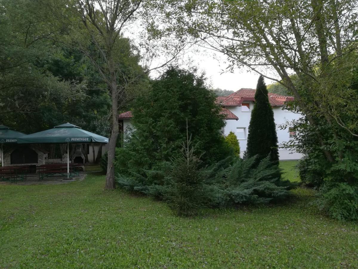 Villa Nana Kulen Vakuf Extérieur photo